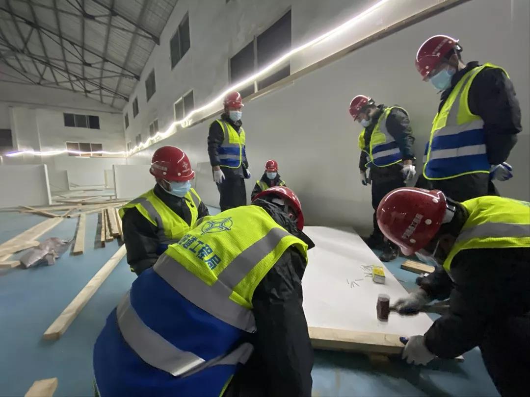 全力以赴搶建武漢最大方艙醫(yī)院